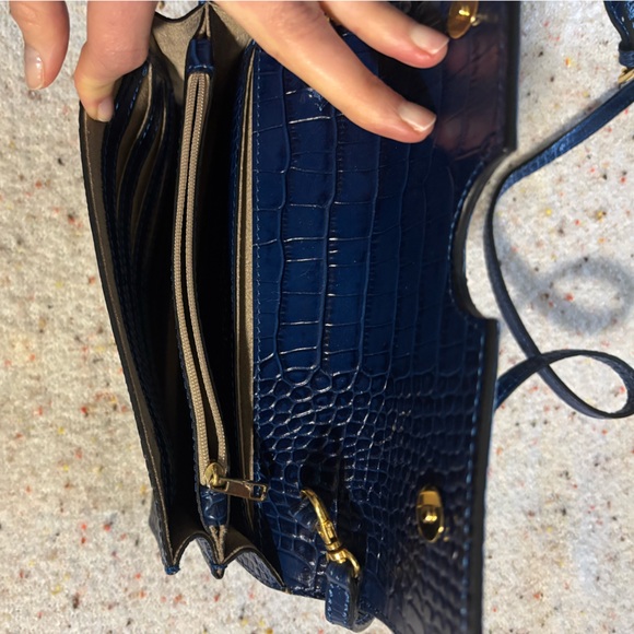 L’Autre Chose Blue patent leather crocodile clutch - Picture 5 of 11